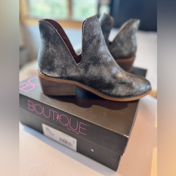 Women's boutique by Corky’s Ankle Boots Size 6 - Like New - Picture 2 of 5